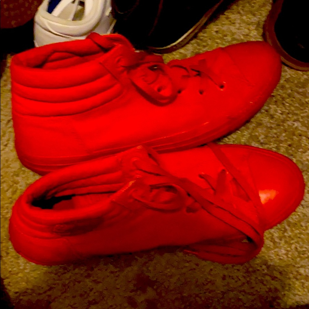 Converse red